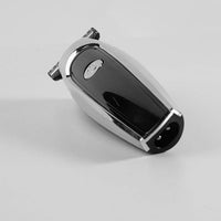 CARATTERISTICHE: Motore: 1700 giri min. Batteria: 600 mha. Durata: 90 min. Tempo di ricarica: 90 min. Cordless: Si. Materiali: Plastica. Colore: Oro e argento. Lama: inox regolabile con rialzi . Rialzi: Si, 4 rialzi (1.5, 3, 6 e 9 mm).. Utilizzabile con e senza filo: Si Display: Si.