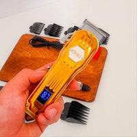 Questa tosatrice può essere utilizzata anche per la barba anche se più indicato per rasare la testa.  	CARATTERISTICHE:      Tempo ricaica: 3 ore.     Durata: 3 ore.     Materiali: Alluminio anodizzato.     Colore: Oro.     Lama inox: Si.     Altezza di taglio: 0.5-1.0 mm fino a 19 mm con rialzi.     Rialzi: SI, 8 (1.5-3-4.5-6-10-13-16-19mm)