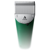 Vi presentiamo l'acclamato Andis Vida CTA-1, il TRIMMER perfetto per rifinire il look in occasione delle esposizioni e per la tosatura parziale, ma che può certamente essere utilizzato anche per la tosatura completa su mantelli ben curati.

Grazie al suo profilo sottile, il TRIMMER si adatta perfettamente alla mano, facilitando il controllo anche con animali irrequieti.&nbsp;

Gli stili moderni richiedono tosatori leggeri e all'avanguardia, e il tosatore ibrido Andis USB-C è la soluzione ottimale in questo 