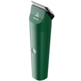 Vi presentiamo l'acclamato Andis Vida CTA-1, il TRIMMER perfetto per rifinire il look in occasione delle esposizioni e per la tosatura parziale, ma che può certamente essere utilizzato anche per la tosatura completa su mantelli ben curati.

Grazie al suo profilo sottile, il TRIMMER si adatta perfettamente alla mano, facilitando il controllo anche con animali irrequieti.&nbsp;

Gli stili moderni richiedono tosatori leggeri e all'avanguardia, e il tosatore ibrido Andis USB-C è la soluzione ottimale in questo 