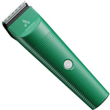 Vi presentiamo l'acclamato Andis Vida CTA-1, il TRIMMER perfetto per rifinire il look in occasione delle esposizioni e per la tosatura parziale, ma che può certamente essere utilizzato anche per la tosatura completa su mantelli ben curati.

Grazie al suo profilo sottile, il TRIMMER si adatta perfettamente alla mano, facilitando il controllo anche con animali irrequieti.&nbsp;

Gli stili moderni richiedono tosatori leggeri e all'avanguardia, e il tosatore ibrido Andis USB-C è la soluzione ottimale in questo 