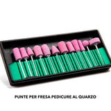 CARATTERISTICHE:  Compatibilità': Attacco universale  Sterilizzabile: Si  Grana: Fine  Forma: Varie forme  Materiale: Quarzo rosa, non si arruginisce  Utilizzo: per modellare rifinire o rimuovere la ricostruzione unghie in gel o acrilico.  CONTENUTO: 12 x punte fresa al quarzo rosa con custodia