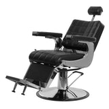  Poltrona da barbiere reclinabile e girevole con imbottitura che offre un grande comfort di seduta.rivestimento in pvc di colore nero, con base tonda cromata. Questa poltrona è regolabile, con pistone idraulico a gas, in altezza da 56 a 69,5 cm. CARATTERISTICHE:  Dimensioni lavatesta: 69x140(h)56/69,5 cm.  Diametro base tonda: 70 cm  Materiali: Pvc e metallo.  Colore: Nero.  Poggiatesta: Si.  Poggiapiedi: Si.  Base: Tonda.