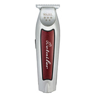 Il trimmer WAHL più venduto declinato in versione senza filo per la massima flessibilità. Testina extra-larga per lavorare aree più ampie in minor tempo e ben affilata per rifiniture cortissime.  Motore rotativo, 6800 giri/min, batteria agli ioni di litio: 90 min. autonomia, 120 minuti tempo ricarica.  Funziona anche a filo. 3 rialzi in plastica: 1,5 - 3 - 4,5 mm e Testina T-Wide larga 40,6 mm (lunghezza 0,4 mm), con leva di regolazione e possibile impostazione a zero. 